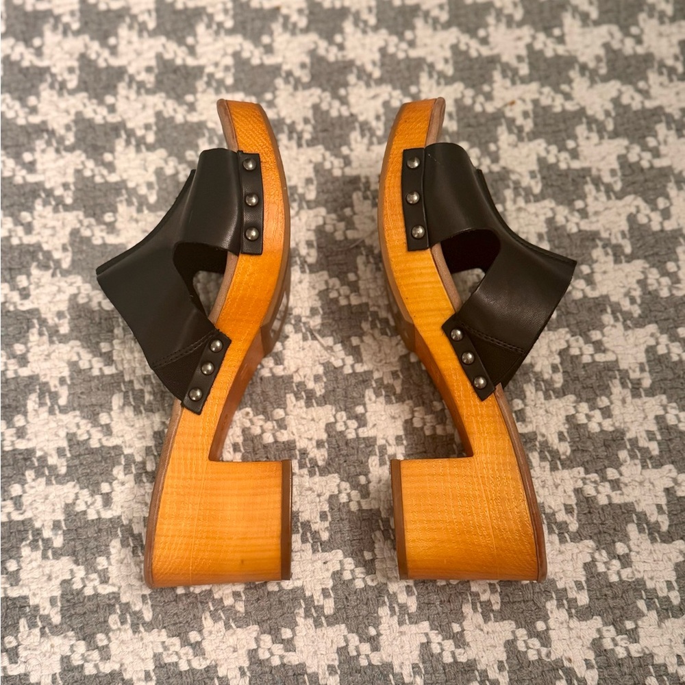 MIA-CLOG SANDALS